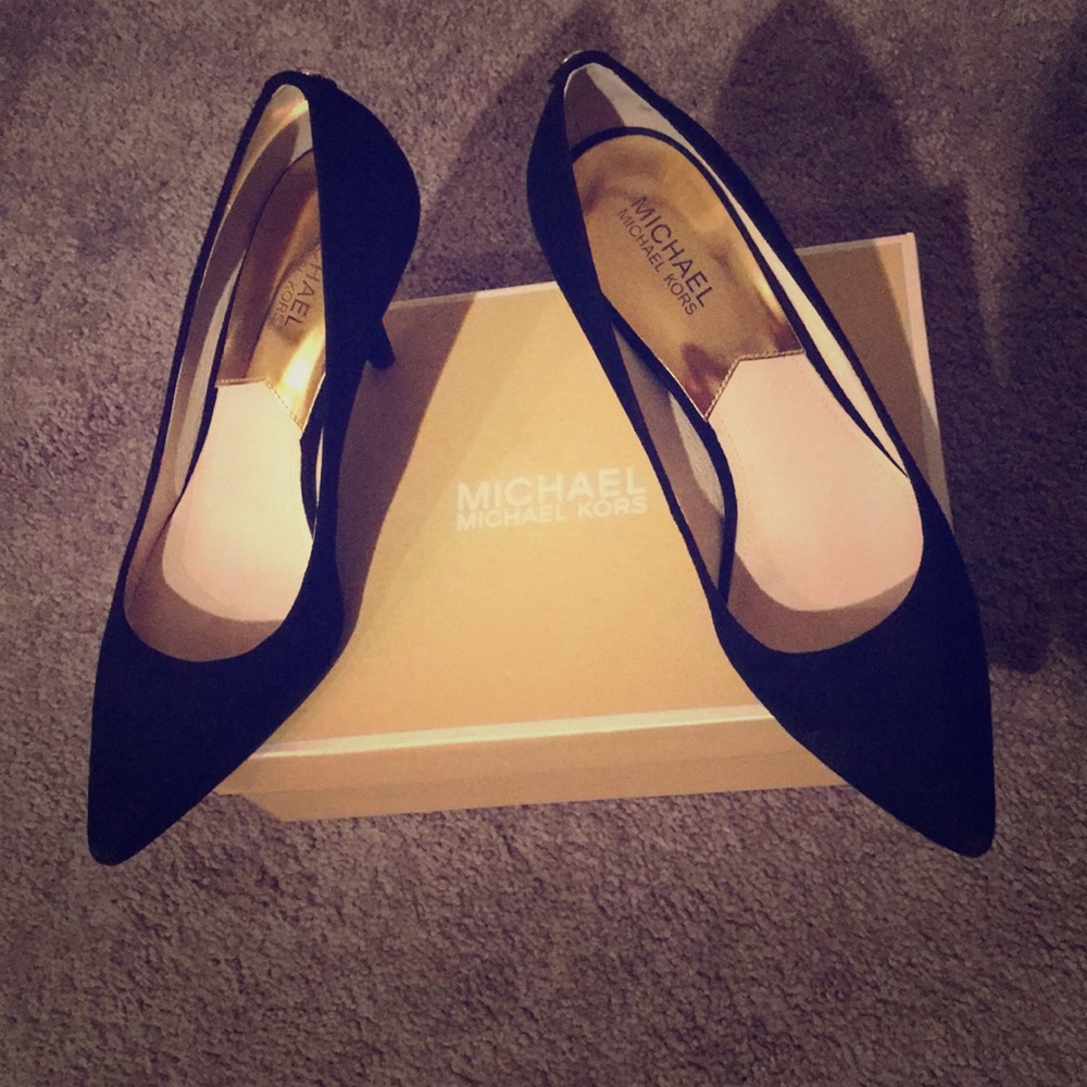 Like new black suede pumps